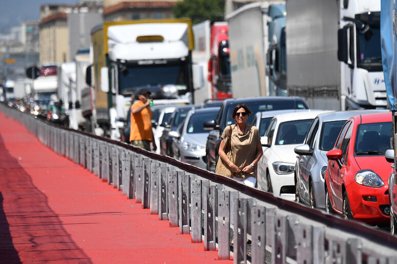 ++ Cantieri autostrade: Genova in tilt, 90 minuti per pochi km+ ++ - RIPRODUZIONE RISERVATA