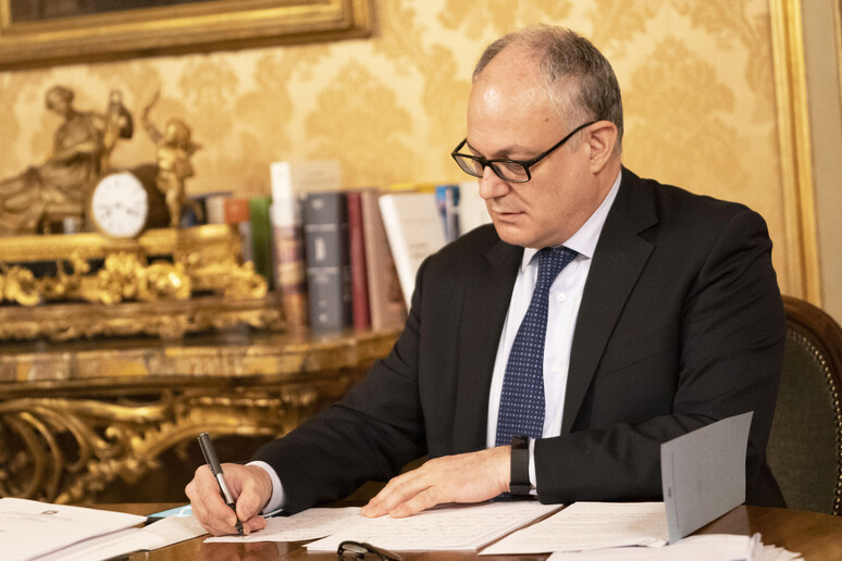 Il ministro dell 'economia Roberto Gualtieri - RIPRODUZIONE RISERVATA