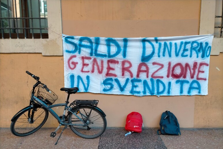 Scuola, proteste e sit-in a Bologna - RIPRODUZIONE RISERVATA