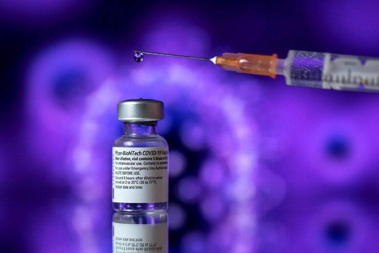 Vaccino Pfizer-BioNtech © ANSA/EPA