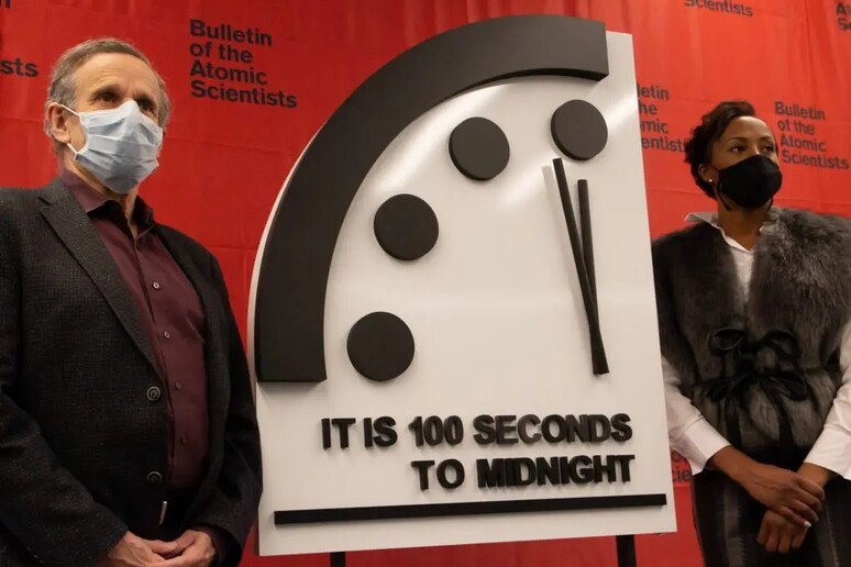 Il Doomsday Clock segna 100 secondi a mezzanotte anche nel 2021 (fonte: Bulletin of the Atomic Scientists/Thomas Gaulkin) - RIPRODUZIONE RISERVATA