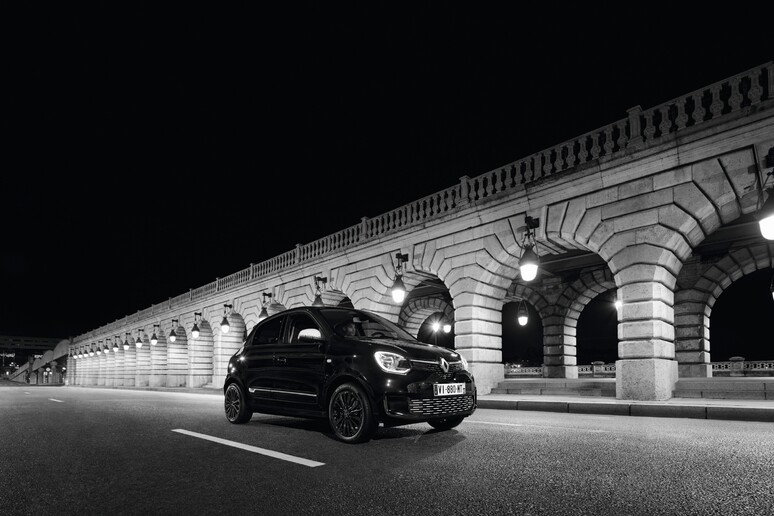 Renault Twingo, svelata la serie limitata Urban Night © ANSA/Renault