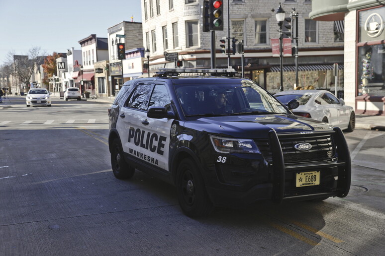 Auto della polizia (archivio) © ANSA/EPA