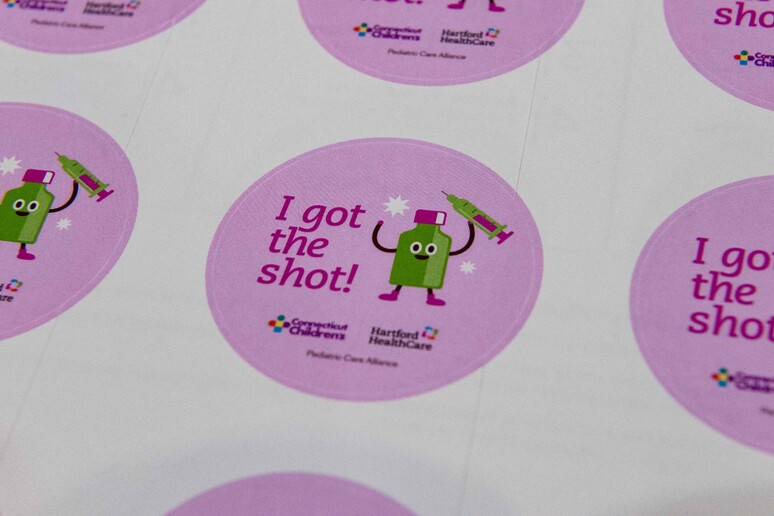 Stickers di avvenuta vaccinazione © ANSA/AFP