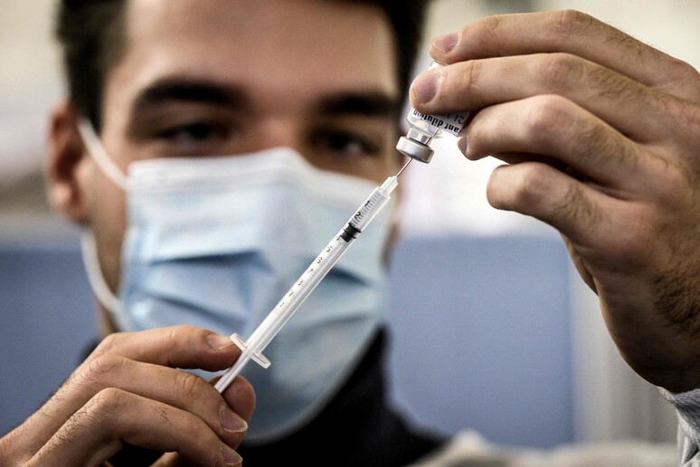 Palù (Aifa), terza dose necessaria anche per gli under 18 © ANSA/AFP