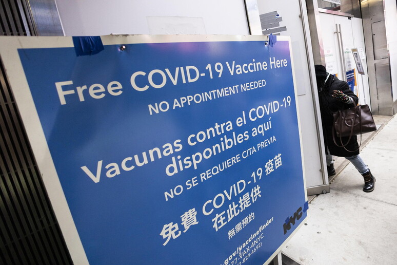 Coronavirus vaccine mandate in New York City © ANSA/EPA