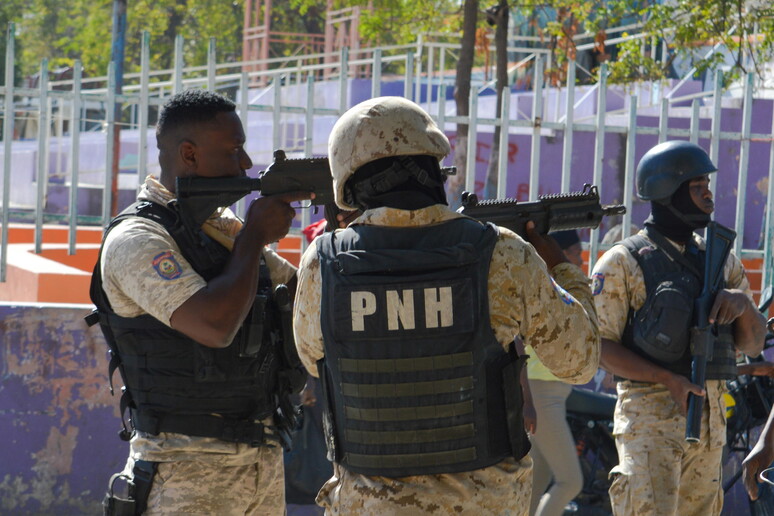 Polizia ad Haiti © ANSA/EPA