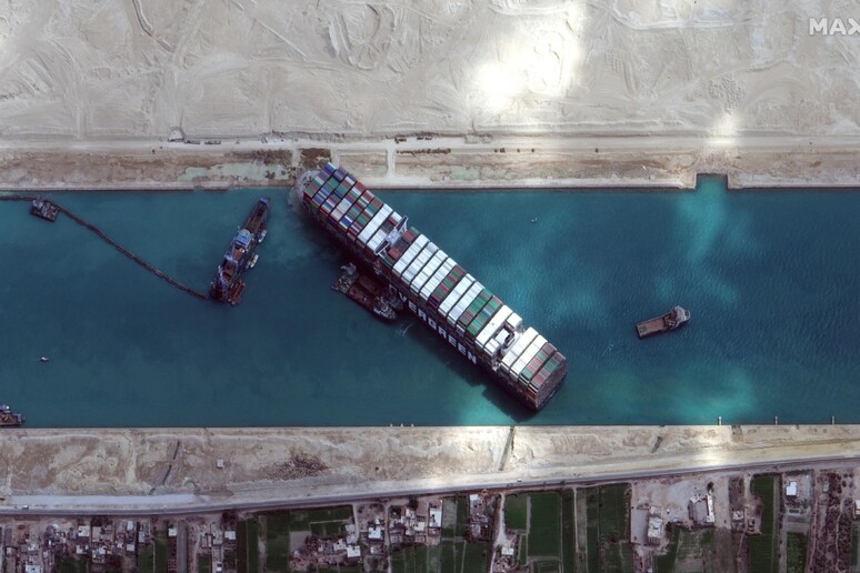 Suez Canal blocked as container ship runs aground © ANSA/EPA