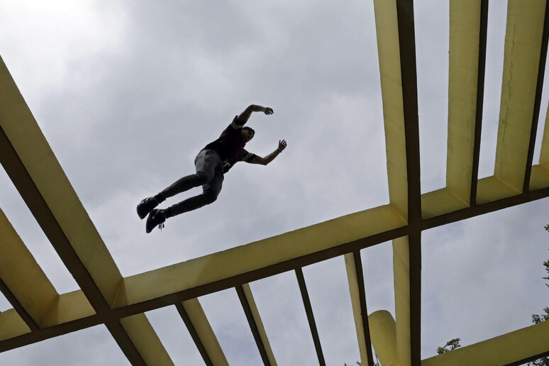 Grave dopo volo da balcone, 17enne faceva parkour © ANSA/EPA
