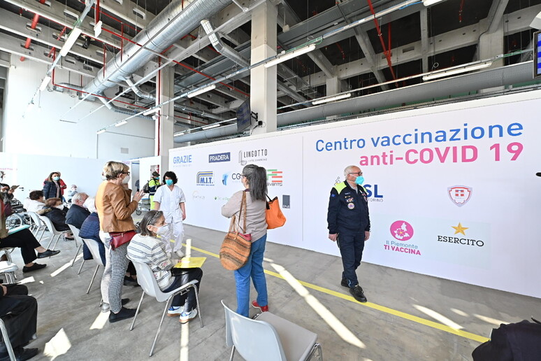 L 'hub vaccinale del Lingotto, Torino - RIPRODUZIONE RISERVATA