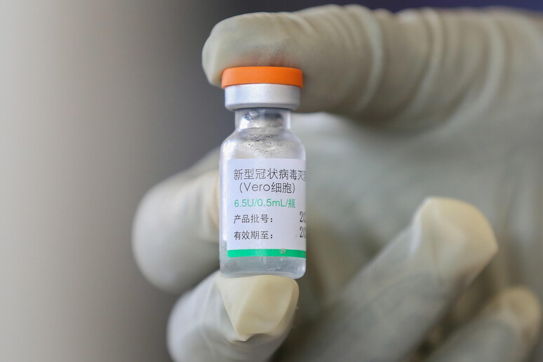 Vaccino cinese © ANSA/EPA