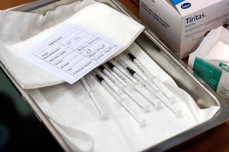 Dosi di vaccino AstraZeneca © ANSA/EPA
