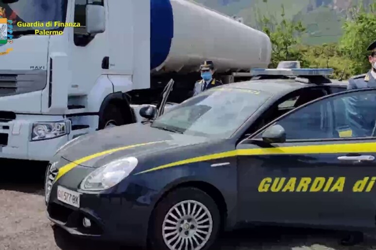 Frodi: sequestrati 12.500 litri di gasolio a Palermo - RIPRODUZIONE RISERVATA