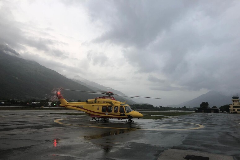 Elicottero del Soccorso alpino valdostano - RIPRODUZIONE RISERVATA
