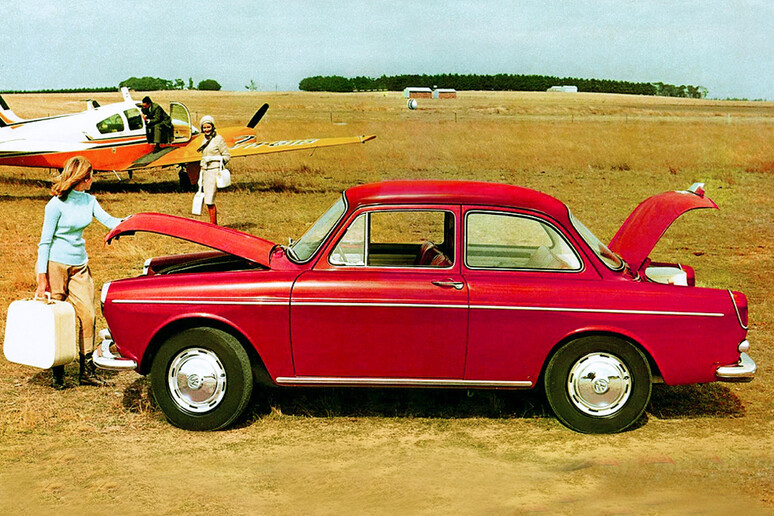 Volkswagen 1500, prima auto media festeggia 60mo compleanno - RIPRODUZIONE RISERVATA
