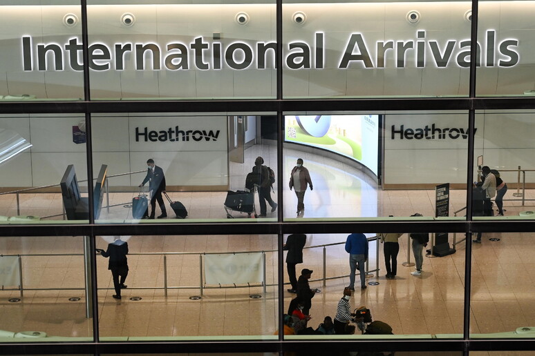 L 'aeroporto di Heathrow © ANSA/EPA