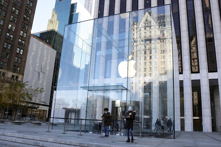 Covid: Apple chiude al pubblico i suoi negozi a New York - RIPRODUZIONE RISERVATA