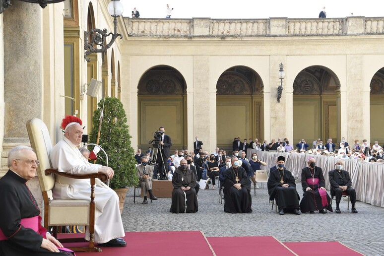 Papa Francesco durante l 'udienza generale - RIPRODUZIONE RISERVATA