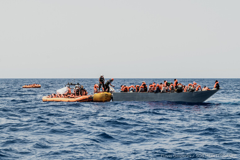 Migranti: altri 71 soccorsi da Ocean Viking, ora 203 a bordo - RIPRODUZIONE RISERVATA