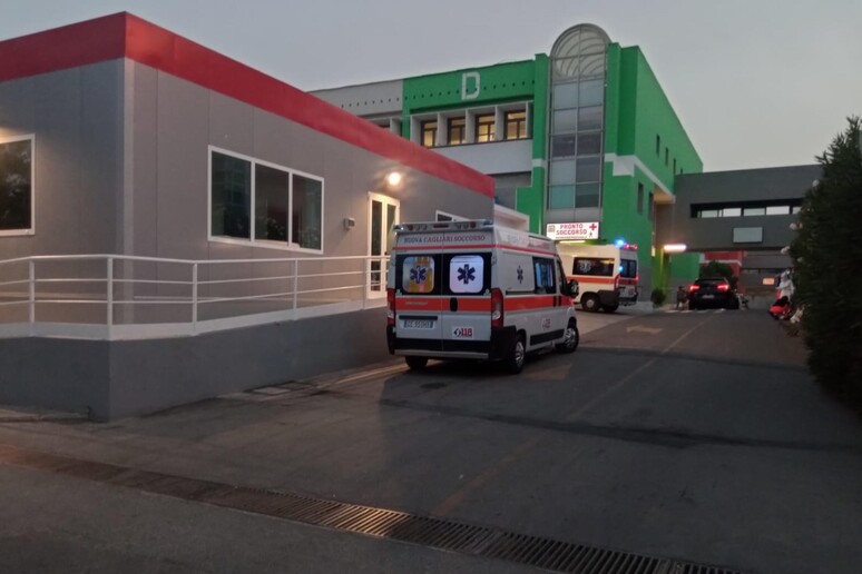 Covid: sale pressione su ospedali e pronto soccorso Cagliari - RIPRODUZIONE RISERVATA