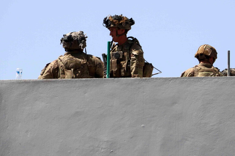Militari a Kabul © ANSA/EPA