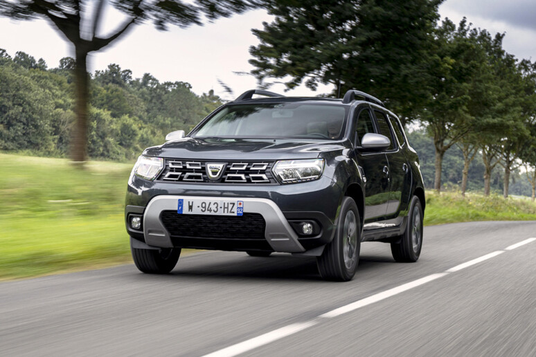 Dacia Duster, il suv più intelligente evolve ma  'non cambia ' © ANSA/Renault Press