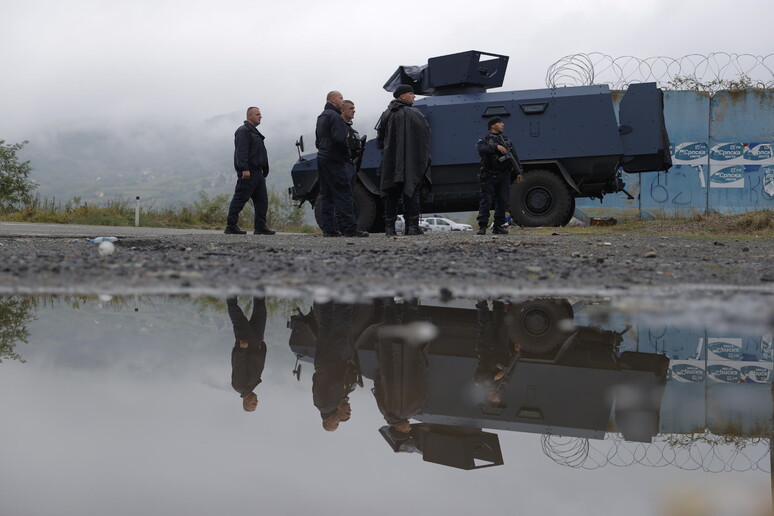 Valico di frontiera tra Serbia e Kosovo. Immagine d 'archivio © ANSA/EPA