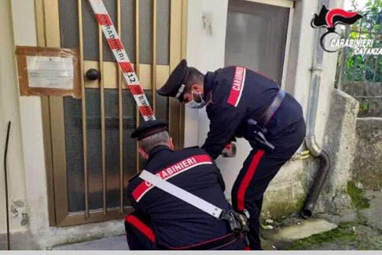 I carabinieri sul luogo del delitto - RIPRODUZIONE RISERVATA