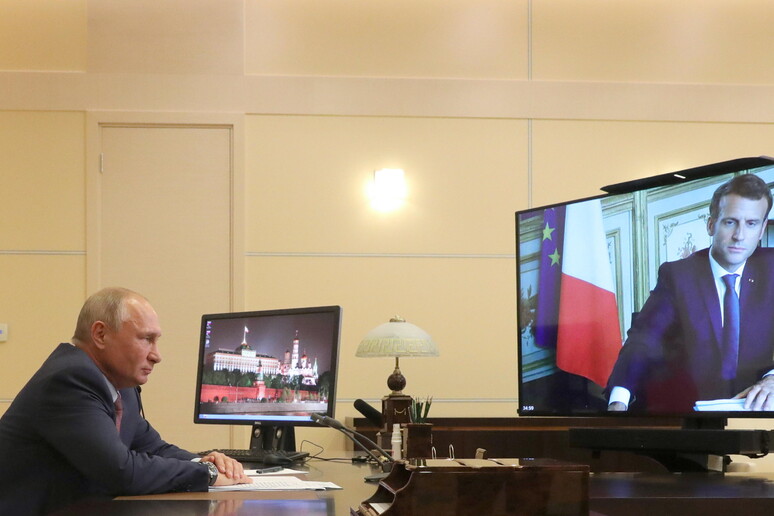 Vladimir Putin e  Emmanuel Macron © ANSA/EPA