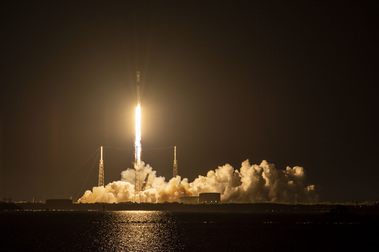 Il lancio del Falcon 9 del 28 dicembre 2022, che porta in orbita i primi 54 satelliti Starlink di nuiva generazione (fonte: SpaceX) - RIPRODUZIONE RISERVATA
