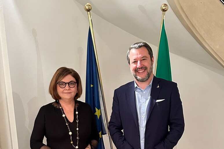 Il vicepremier e ministro delle Infrastrutture e dei Trasporti Matteo Salvini e la Commissaria Ue ai Trasporti Adina Valean - RIPRODUZIONE RISERVATA