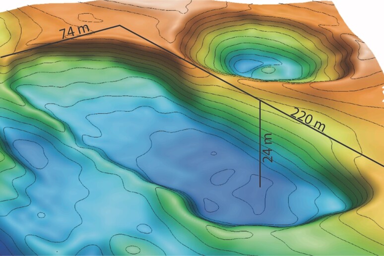 Una delle enormi cavità mappate sul fondale oceanico artico grazie al veicolo autonomo subacqueo del Mbari (fonte: Eve Lundsten © 2022 MBARI) - RIPRODUZIONE RISERVATA