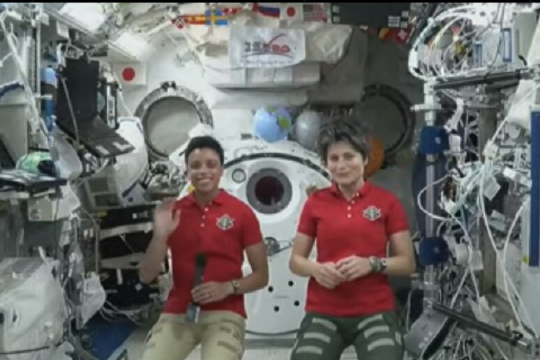 Da sinistra: l 'astronauta della Nasa Jessica Watkins e Samantha Cristoforetti dell 'Esa (fonte: NASA TV) - RIPRODUZIONE RISERVATA