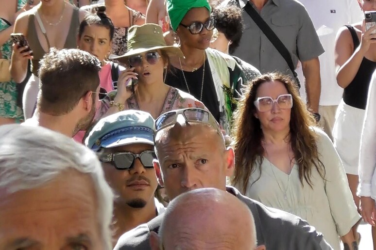 Jennifer Lopez è arrivata a Capri - RIPRODUZIONE RISERVATA