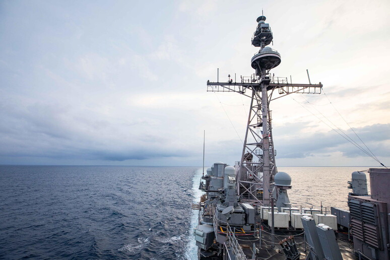 Una nave militare Usa nello Stretto di Taiwan © ANSA/EPA