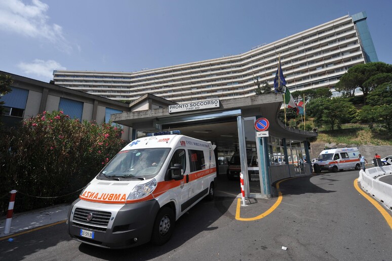 Manca personale, Ospedale S.Martino Genova ferma interventi - RIPRODUZIONE RISERVATA