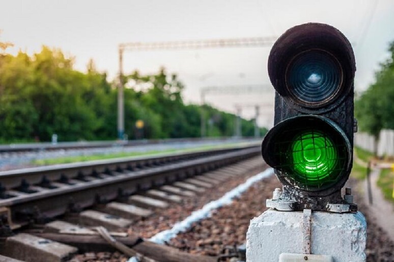 Le tempeste solari possono alterare i semafori che regolano il traffico ferroviario (fonte: Lancaster University) -     RIPRODUZIONE RISERVATA