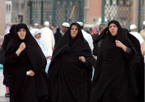 Le donne saudite picchiano i loro mariti Tradimento e il denaro alla base dell'aumento delle aggressioni