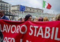 Una manifestazione di disoccupati e precari a Napoli