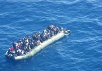 Gommone nel CAnale di Sicilia, 5 migranti morti a bordo