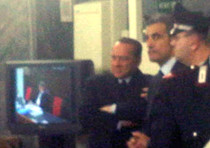 Silvio Berlusconi e il suo avvocato Niccolo' Ghedini in un'aula del tribunale di Milano il 19  dicembre 2011