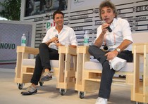 Matteo Renzi intervistato dal giornalista Federico Geremicca (d) durante la festa del Pd a Reggio Emilia