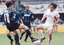 Un'immagine di Inter-Bari del 1996