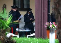 Carabinieri sul luogo del duplice omicidio