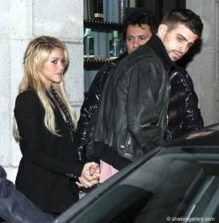 Shakira e Pique' nella foto pubblicata su shakiragallery.com