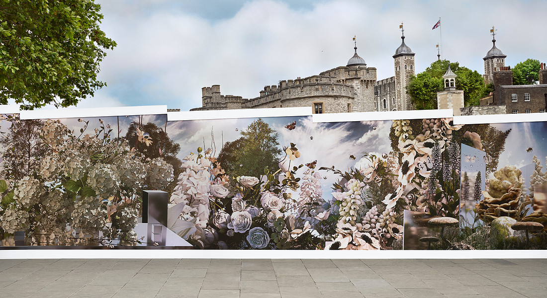 Il Burberry Art Wall si trova all'ingresso di Superbloom presso la London Tower © Ansa