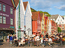 Vita all'aperto  nella città di Bryggen a Bergen, Norvegia. photo TT iStock. (ANSA)