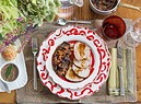 Ingredienti per la ricetta di Sissi, cesarina di Milano, per cucinare un classico delle feste nella tradizione lombarda: arrosto di carne con noci, prugne e castagne (ANSA)