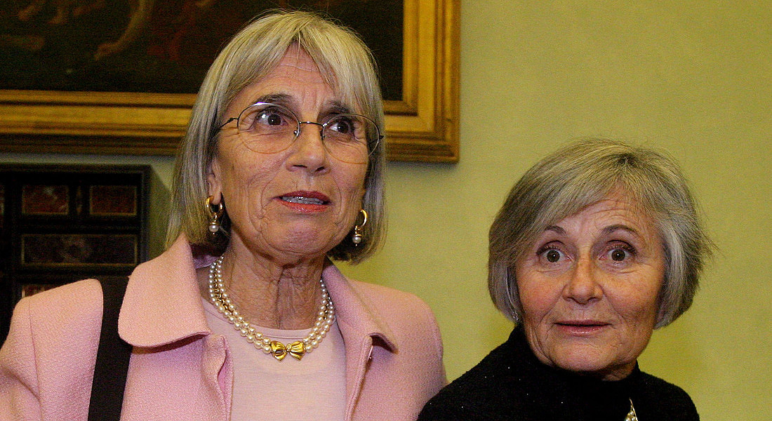 Le sorelle Tatiana (D) e Andra Bucci fotografate in Campidoglio durante la presentazione del libro 