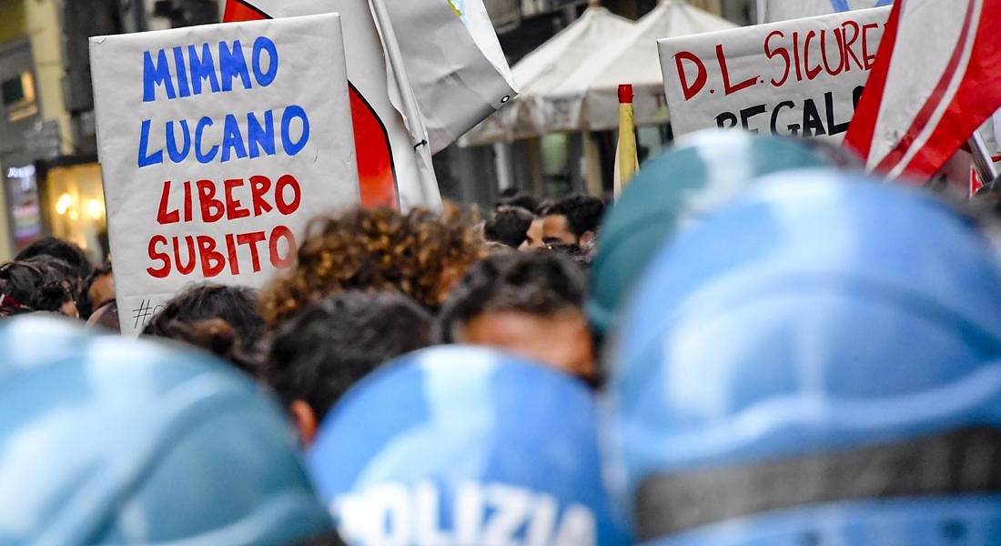 Proteste a Napoli, in sostegno di Mimmo Lucano © ANSA